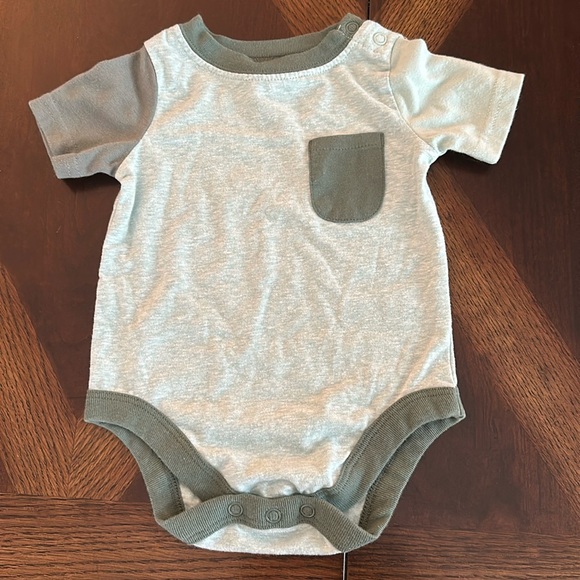 Cute short sleeve onesie - Picture 1 of 1